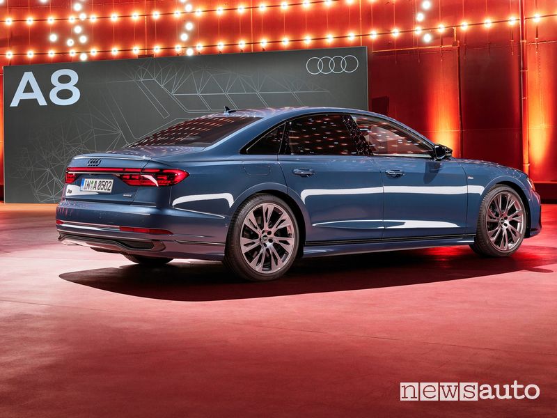 Vista posteriore nuova Audi A8