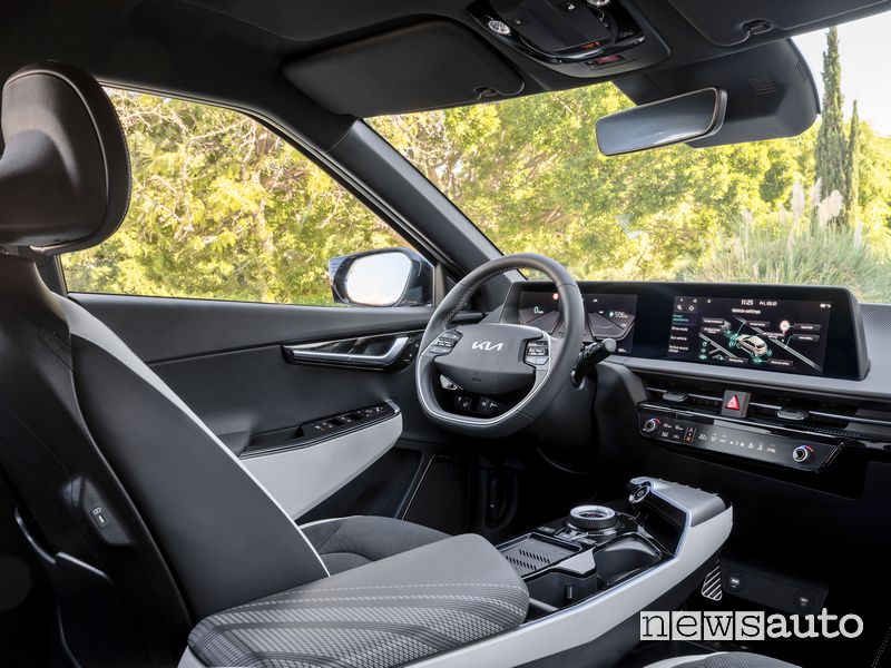 Volante abitacolo nuova Kia EV6 elettrica
