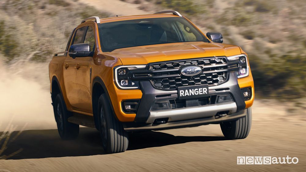 Vista di profilo Ford Ranger pick-up Wildtrak sullo sterrato