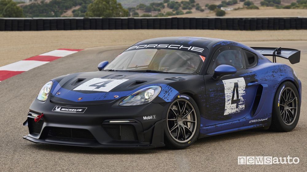 Vista di profilo Porsche 718 Cayman GT4 RS Clubsport