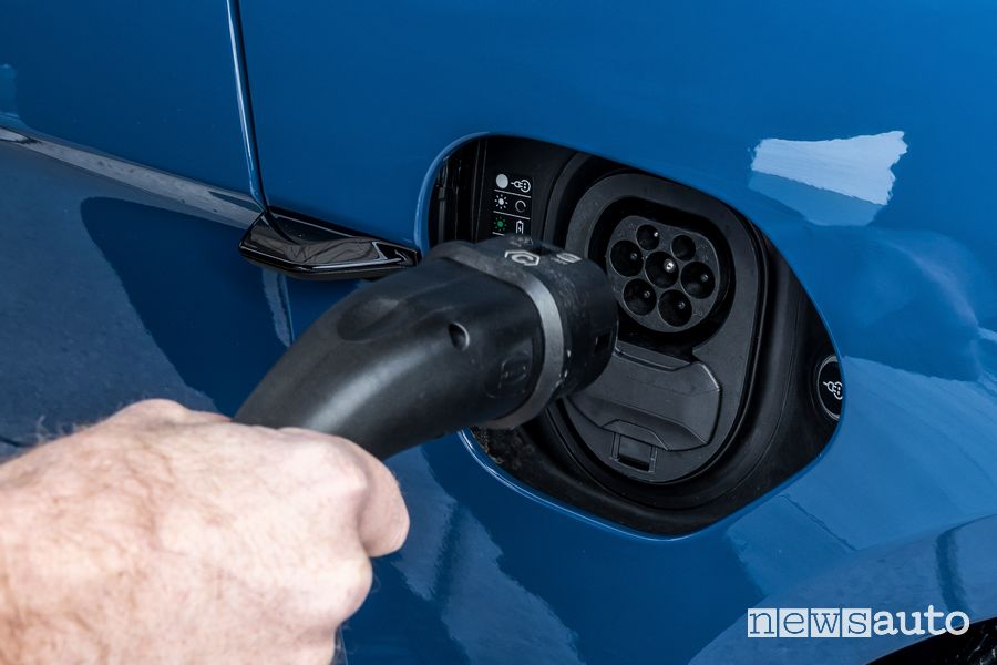 Cavo di ricarica di tipo 2 Porsche Taycan elettrica blu