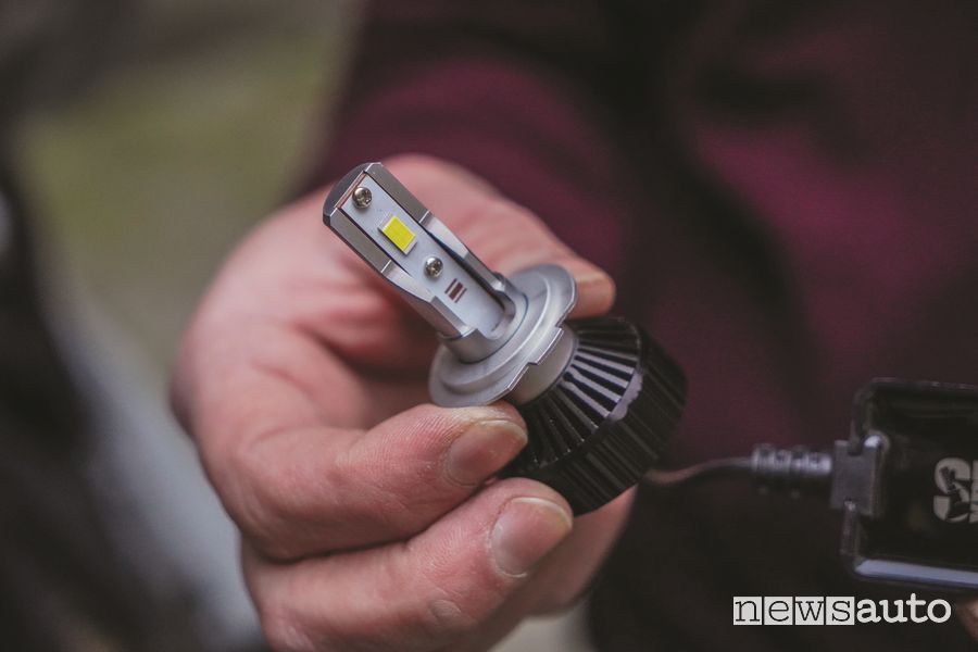 Montaggio lampada a LED Renault Zoe