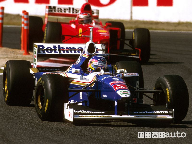 Jaques Villeneuve su Williams davanti a Michael Schumacher Ferrari nel 1997