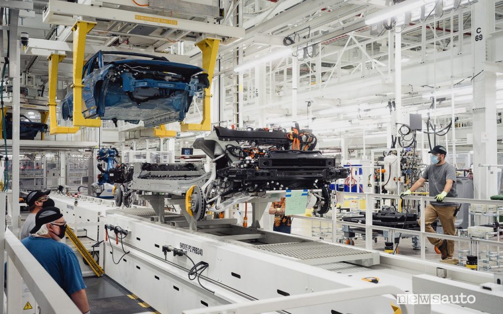 Linea di montaggio del pick-up elettrico Rivian