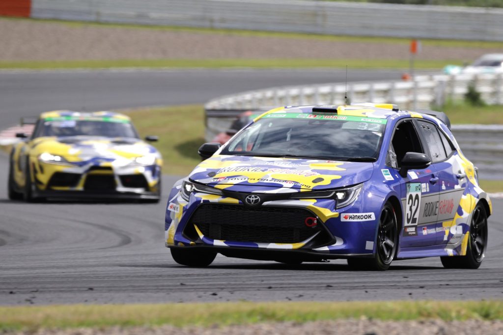 Toyota Corolla in gara con il motore termico alimentato da idrogeno