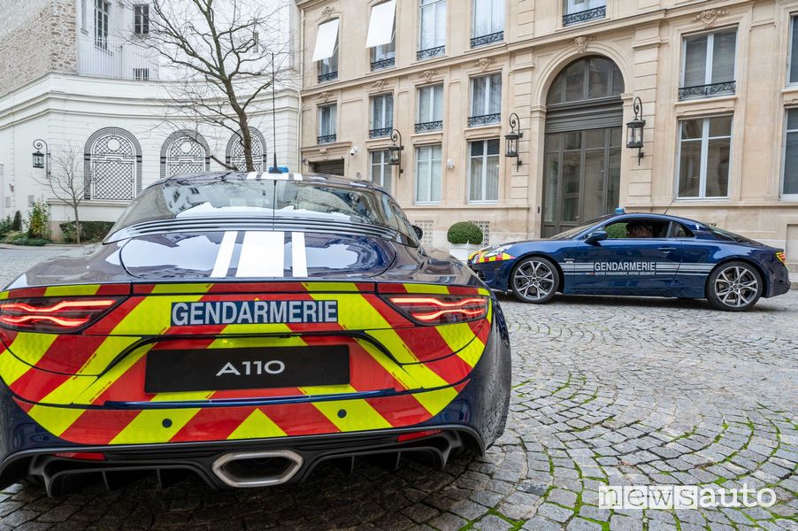 Vista posteriore Alpine A110 della Gendarmeria Nazionale