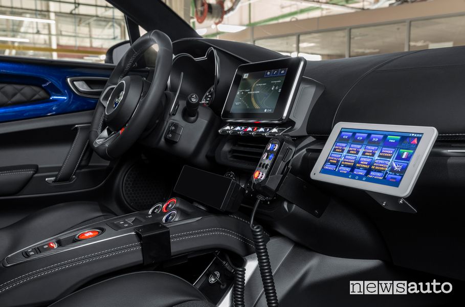 Abitacolo Alpine A110 della Gendarmeria Nazionale