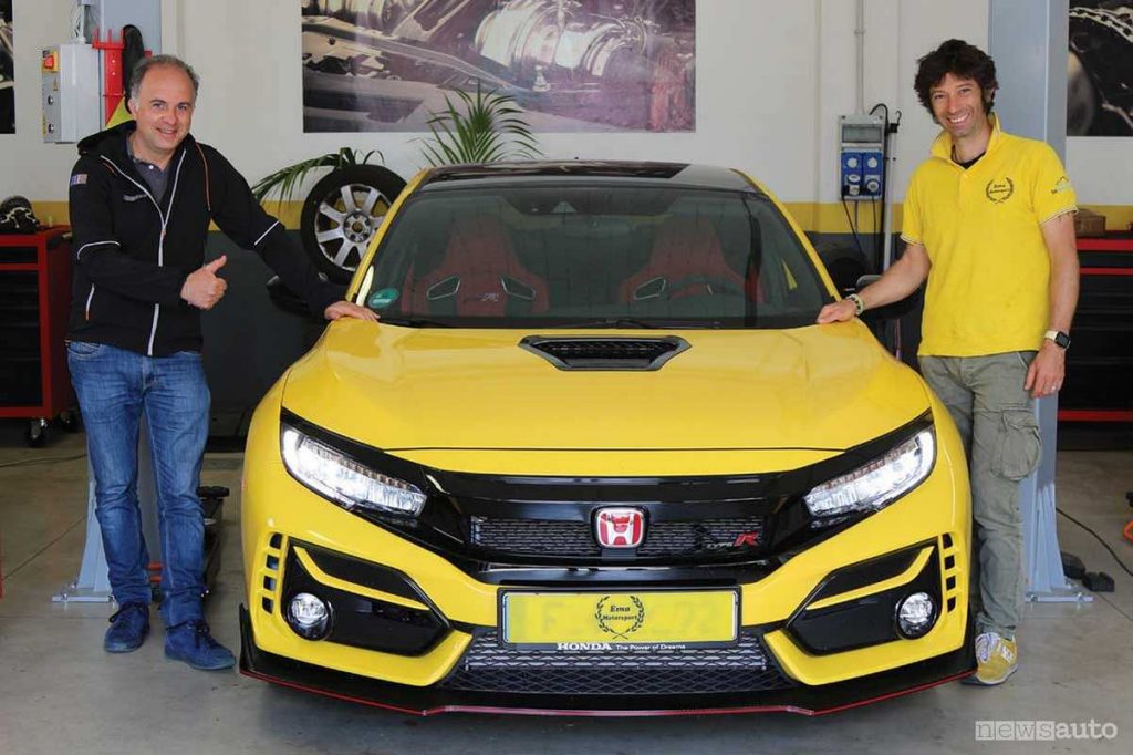 Nell'Officina EMA Motorsport di Broni, Emanuele Sabatino durante un test in collaborazione con il magazine elaborare