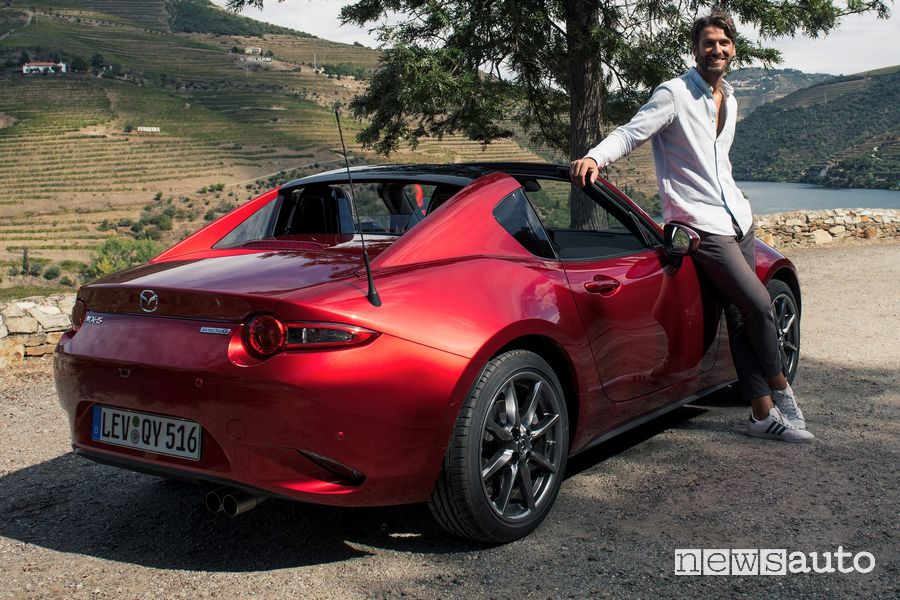 Vista posteriore Mazda MX-5 2022 RF