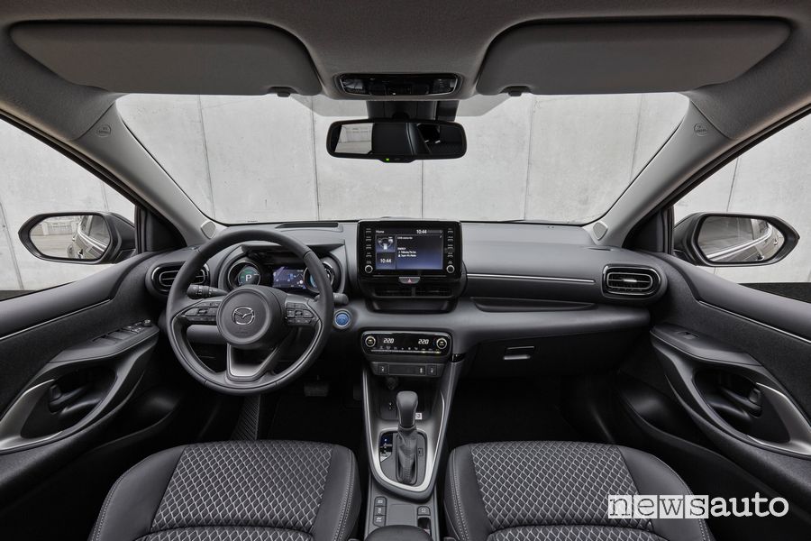 Plancia strumenti abitacolo nuova Mazda2 full hybrid