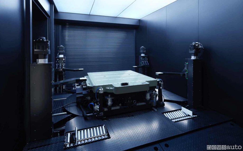 Il pacco batterie della NIO che viene sostituito in meno di 5 minuti, tempo necessario per passare a 0 a 100%