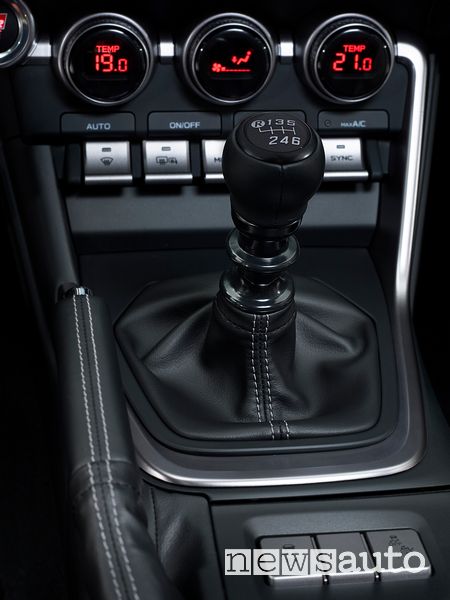 Leva cambio manuale abitacolo nuova Toyota GR86