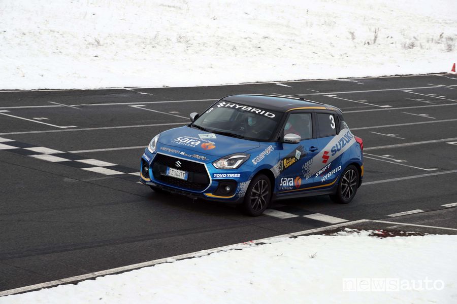 Suzuki Swift Sport Hybrid Rally Italia Talent pista di Busca