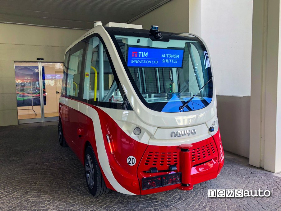 TIM Navetta guida autonoma Navya vista frontale