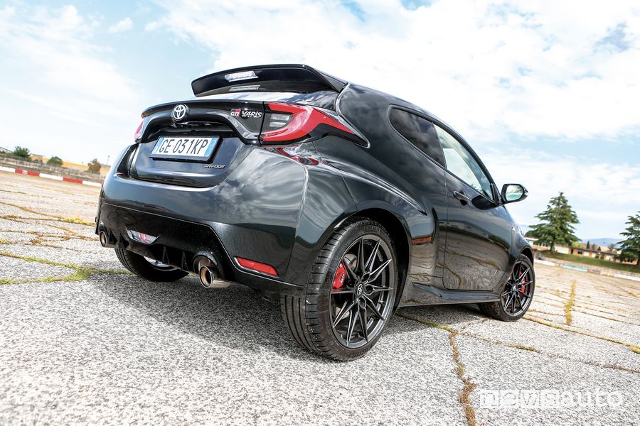 Vista posteriore Toyota Yaris GR