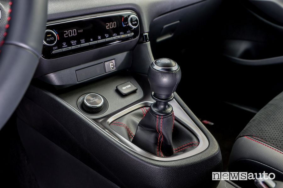Leva cambio manuale abitacolo Toyota Yaris GR