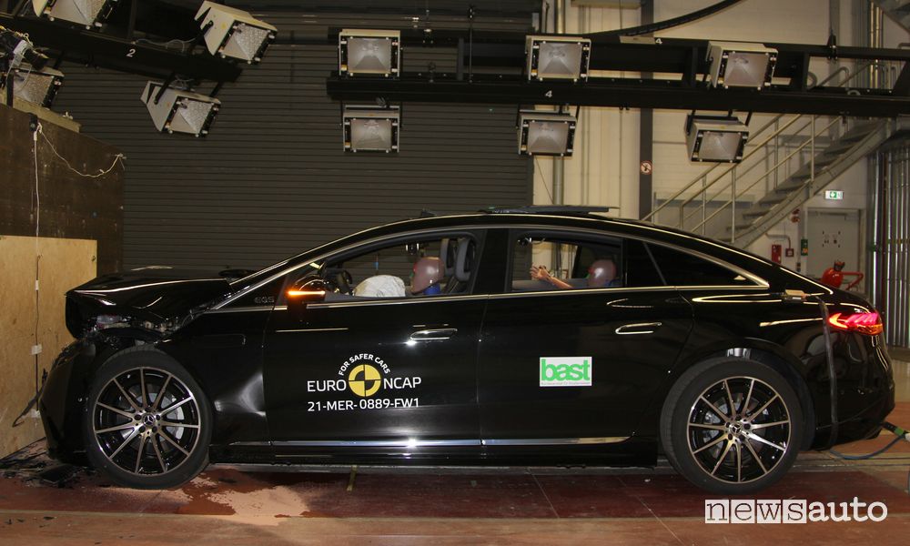 Mercedes EQS crash test Euro NCAP 2021 