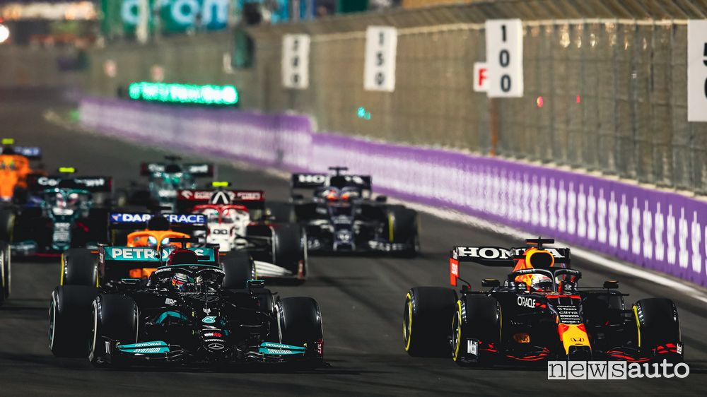 Sorpasso di Verstappen su Hamilton Gp dell'Arabia Saudita Jeddah