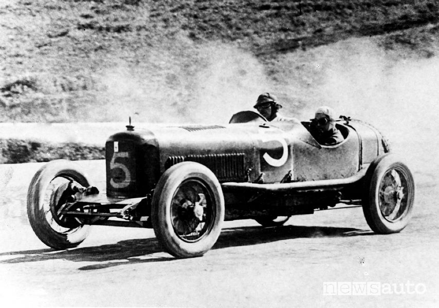 Prima corsa ufficiale della Maserati alla Targa Florio del 1926