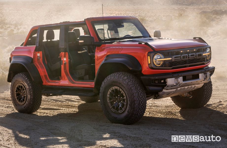 Vista di profilo Ford Bronco Raptor