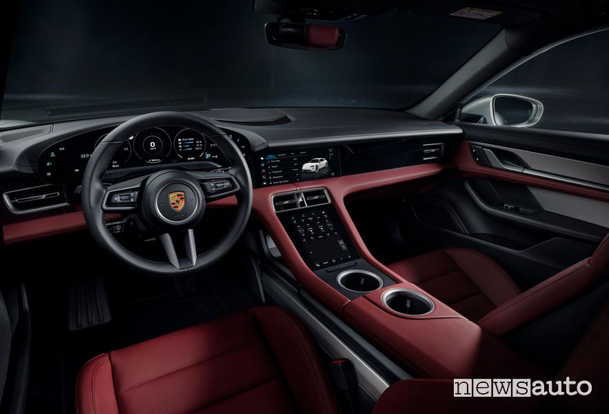 Plancia strumenti abitacolo Porsche Taycan Sport Turismo