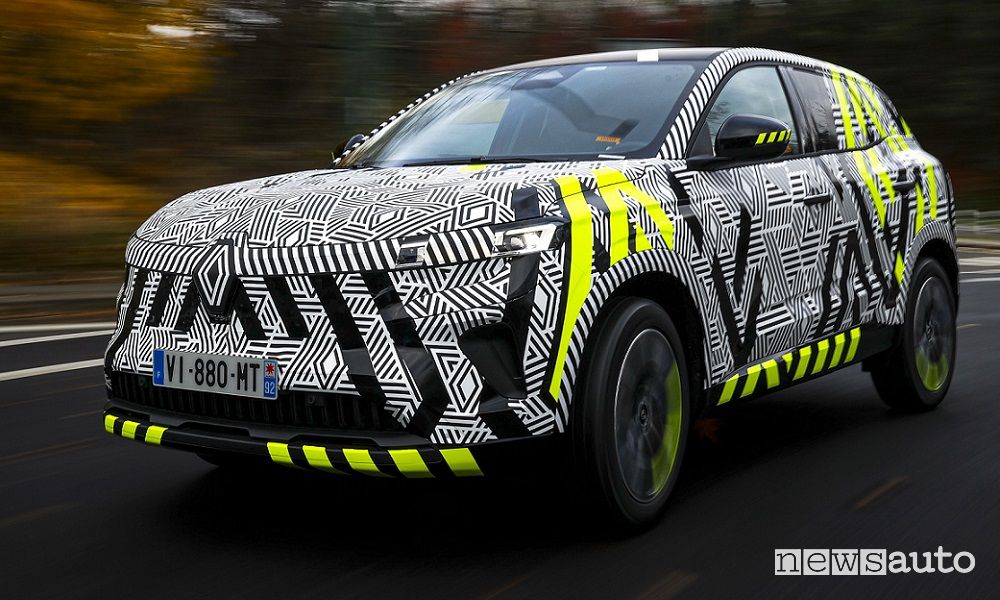 Renault Austral "camuffata" durante i test di sviluppo