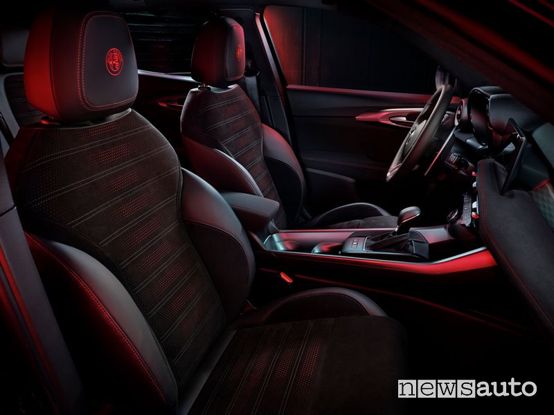 Sedili anteriori abitacolo nuovo Alfa Romeo Tonale