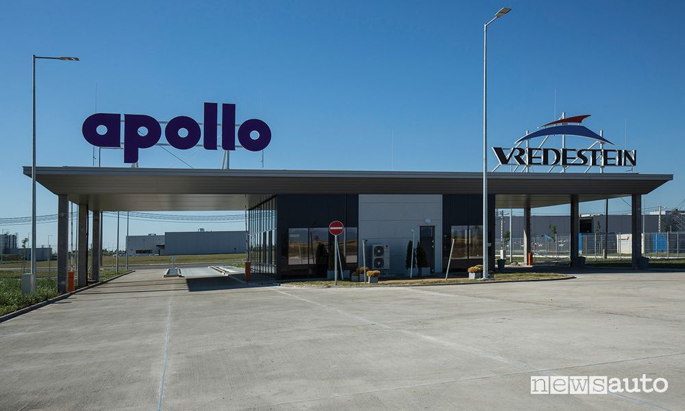 Ingresso principale fabbrica Apollo Tyres in Ungheria