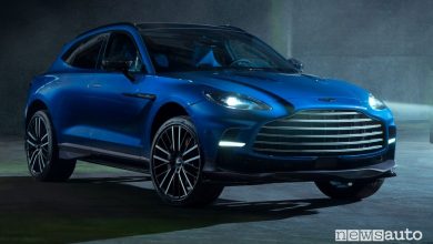 Vista di profilo Aston Martin DBX707