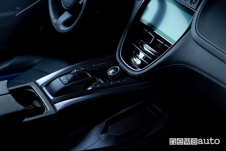 Console centrale abitacolo Aston Martin DBX707