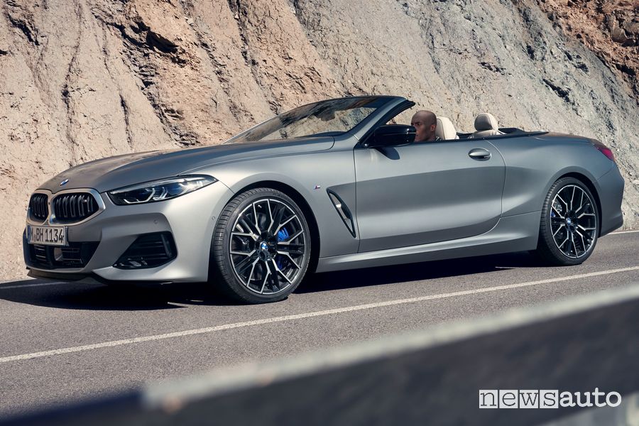 Vista di profilo BMW Serie 8 Cabrio
