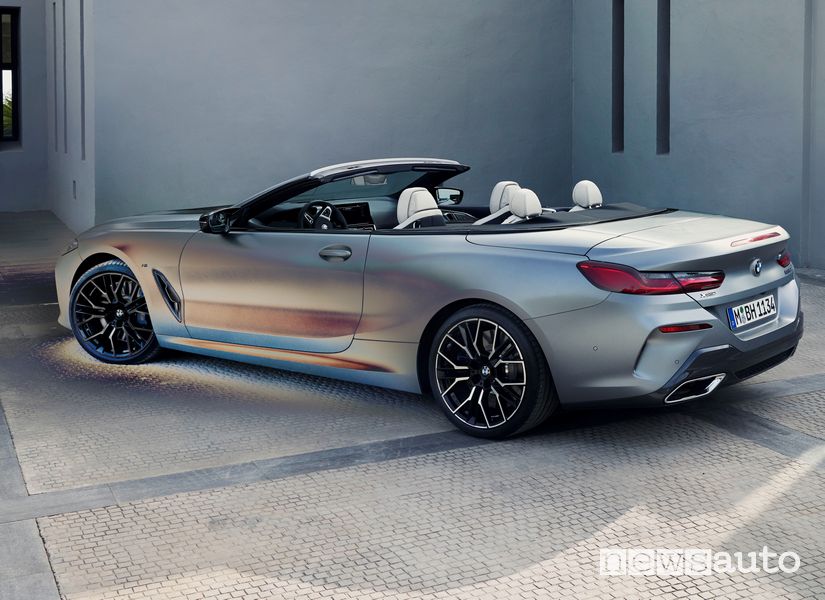 Vista posteriore BMW Serie 8 Cabrio
