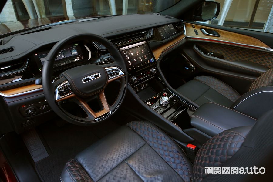 Abitacolo nuova Jeep Grand Cherokee 4xe