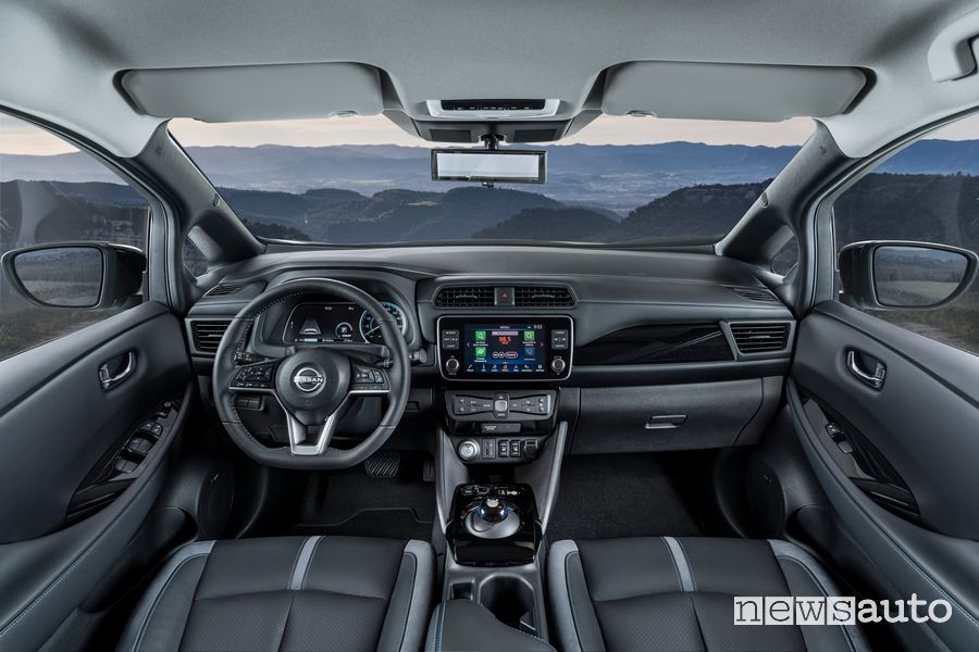 Plancia strumenti abitacolo nuova Nissan Leaf