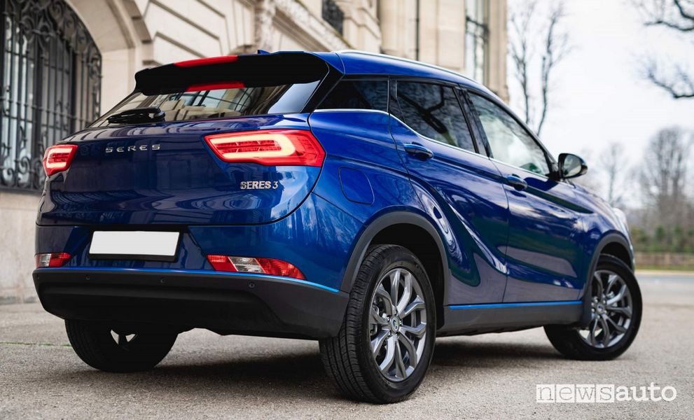 Vista posteriore Seres 3 SUV elettrico