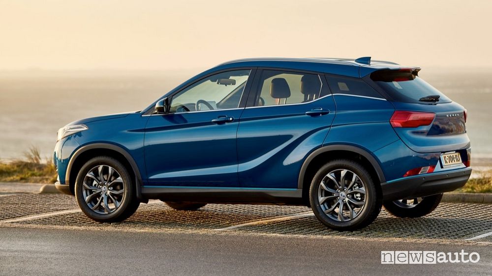Vista laterale Seres 3 SUV elettrico