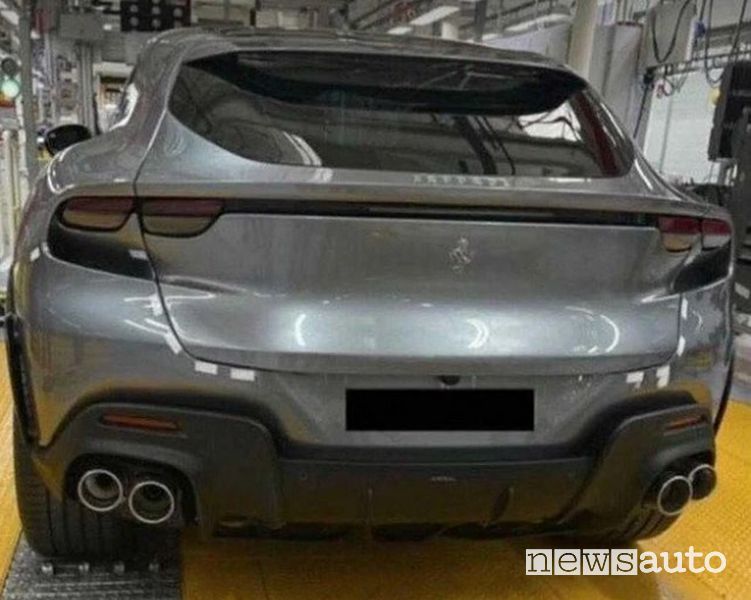 immagine "rubata" del posteriore del SUV Ferrari Purosangue