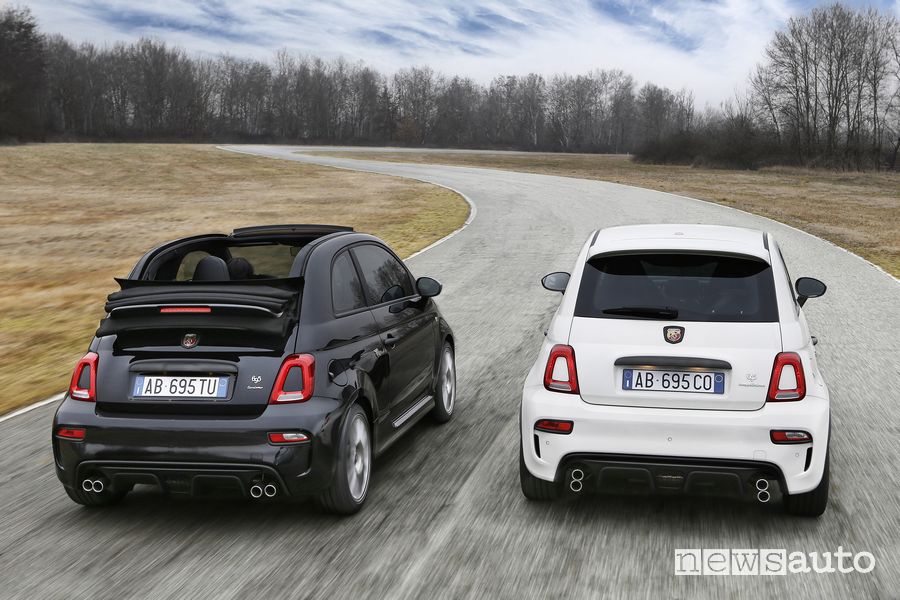 Vista posteriore Abarth 695 Competizione e 695 Turismo in pista
