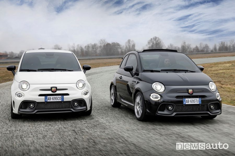 Vista anteriore Abarth 695 Competizione e 695 Turismo in pista