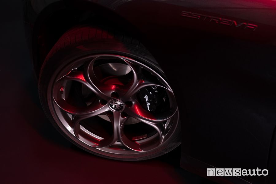 Cerchi in lega Alfa Romeo serie speciale Estrema