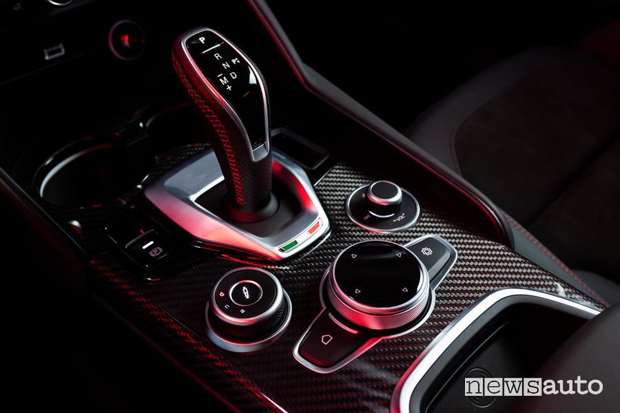 Console leva cambio automatico abitacolo Alfa Romeo serie speciale Estrema