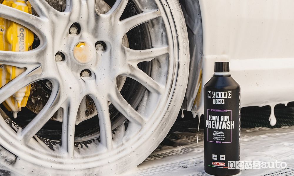lavaggio auto cerchi e gomme