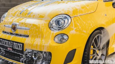 Prelavaggio auto, come lavare la macchina senza graffiare