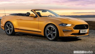 Vista di profilo Ford Mustang California Special