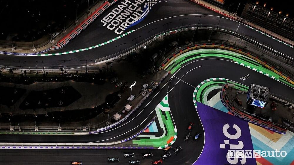 F1 2022 Gp Arabia Saudita pista Jeddah notturna