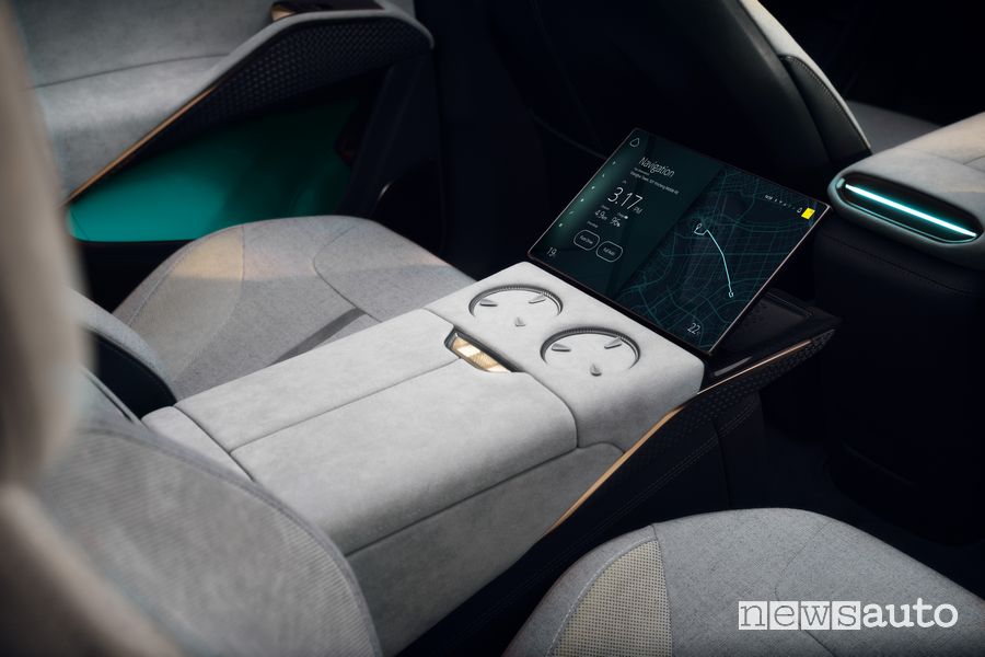 Display infotainment sedili posteriori abitacolo Lotus Eletre