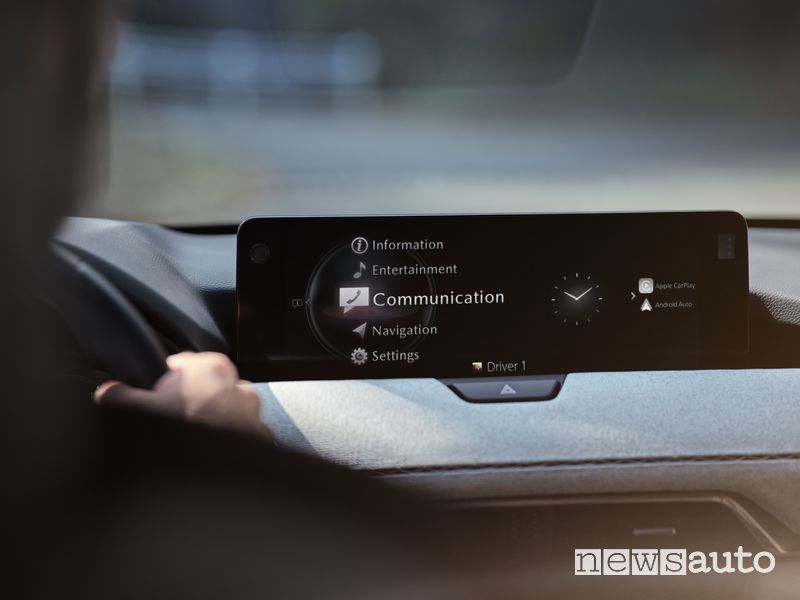 Display infotainment abitacolo Mazda CX-60 PHEV Takumi