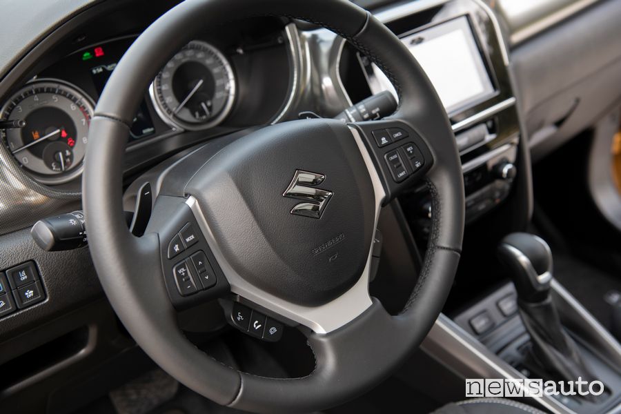 Volante abitacolo Suzuki Vitara Hybrid 140V