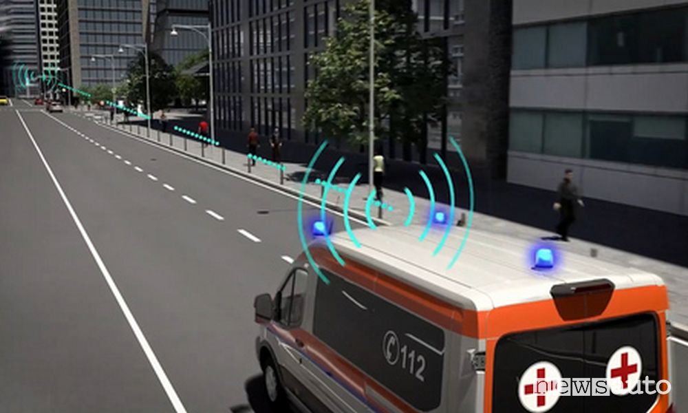 semaforo da rosso a verde ambulanza