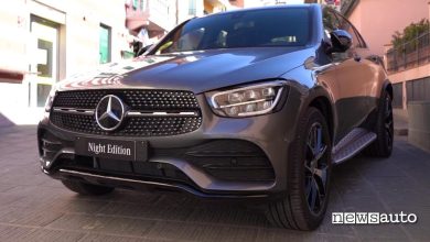 Vista di profilo Mercedes GLC Coupé Night Edition Plus